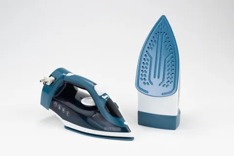 Black + Decker plancha de vapor ceramica cable retractil azul ICR004B-LA - 3